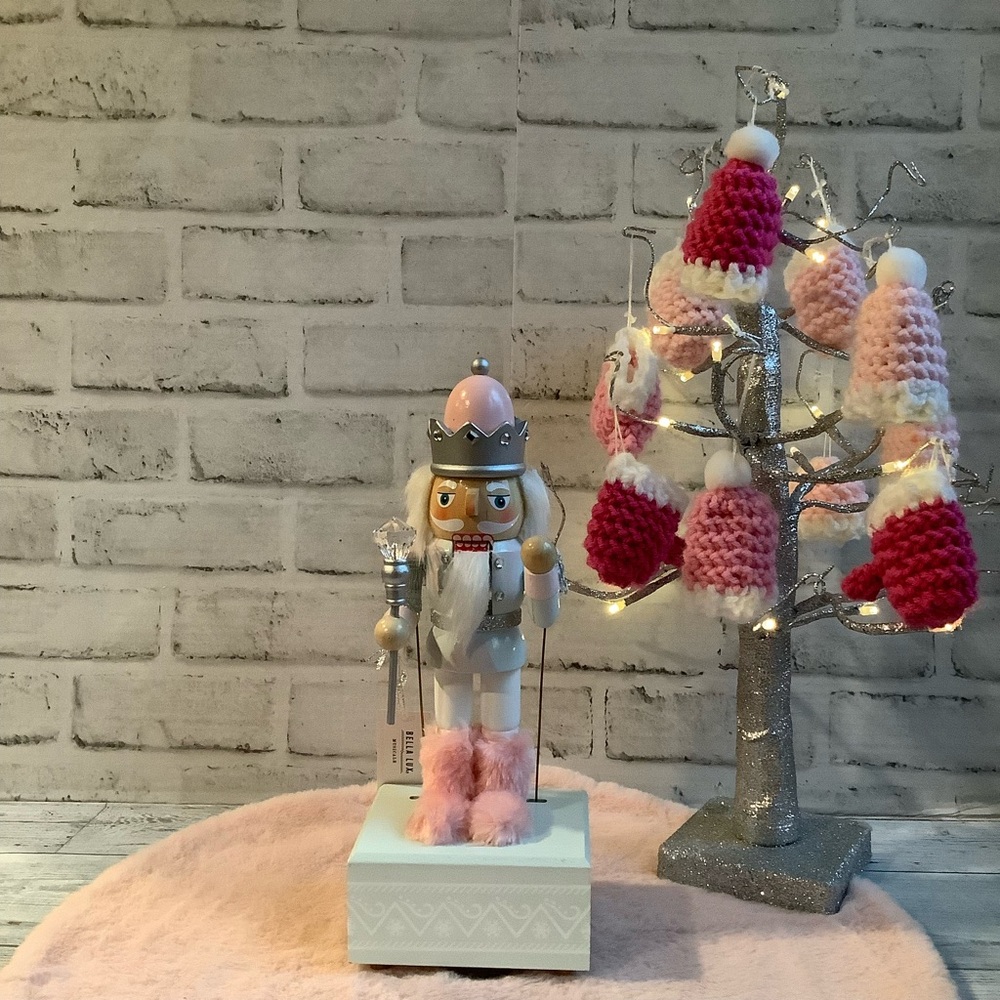 BELLA LUX 12in King Nutcracker With Musical Box
